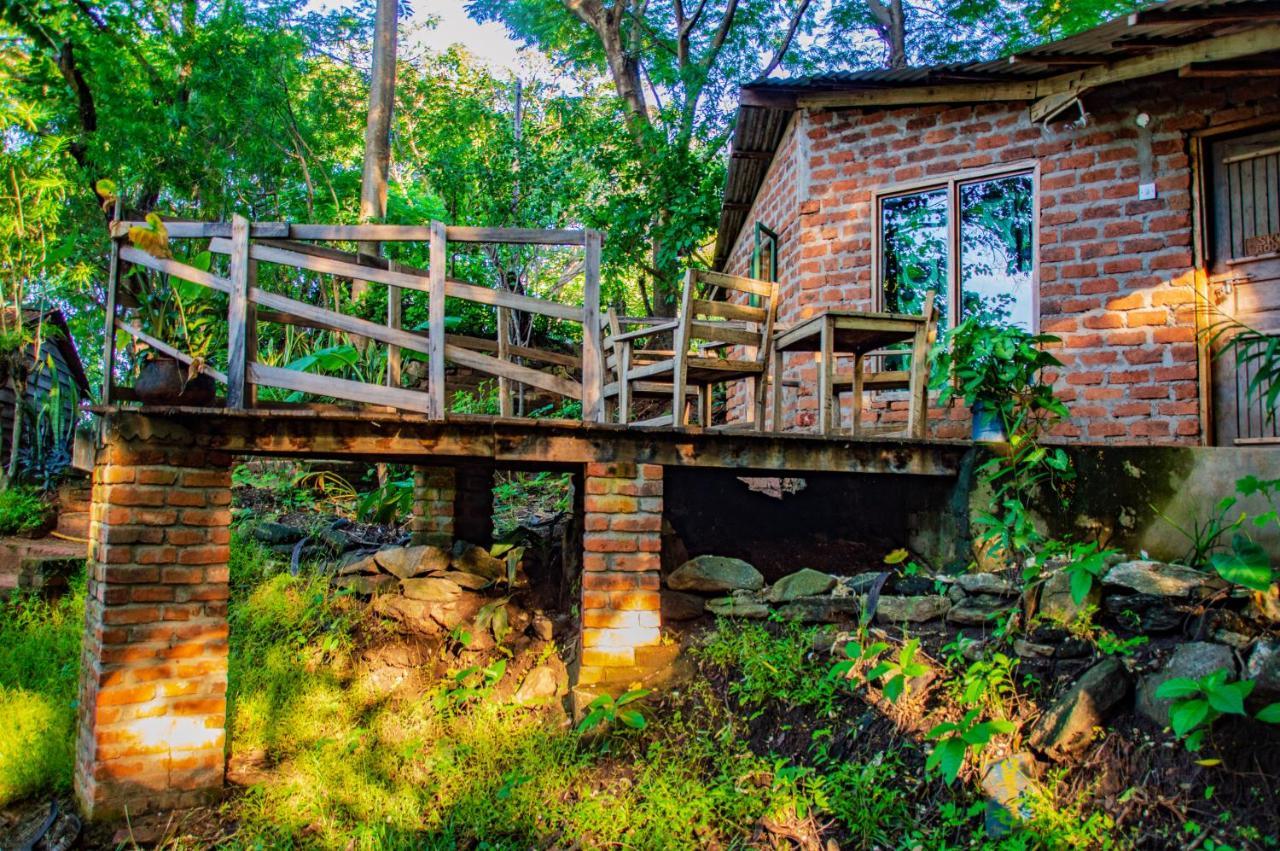 Butterfly Space- A Non-Profit Eco-Lodge Nkhata Bay Esterno foto
